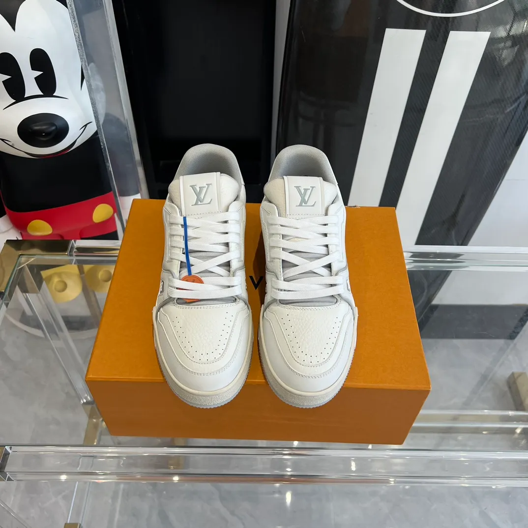 👟👟Ex-factory price 840👟👟 Women's shoes factory Couple model 👫LV Trainer series basketball sneakers🌟 Original molded TPU outsole The texture is the same as the original ⚠️Original development Top version All details are consistent with the original ⚠️ Size: 35-45